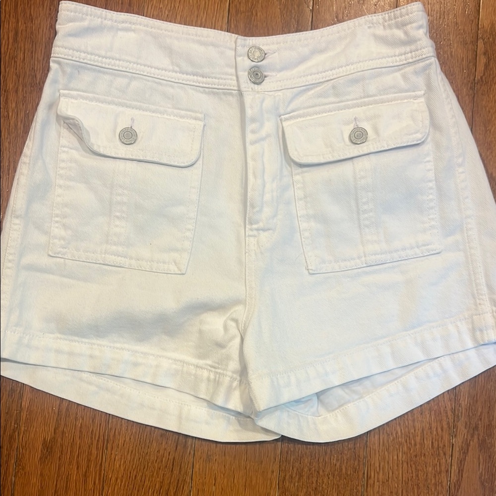 GAP White Cargo Shorts with Utilitarian Design
